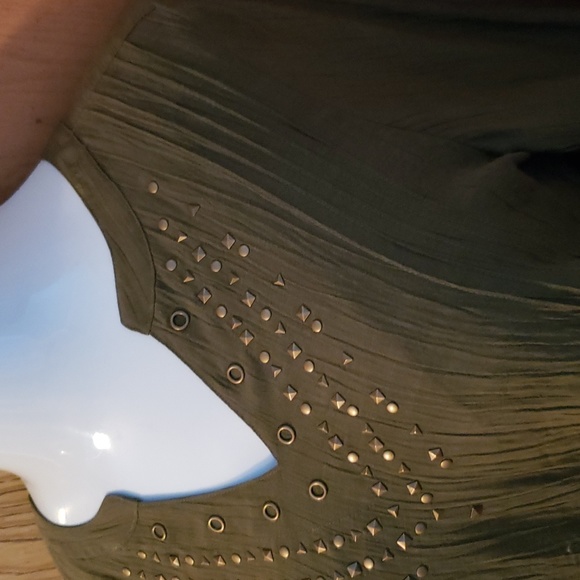 Flowy green shirt - Picture 2 of 6